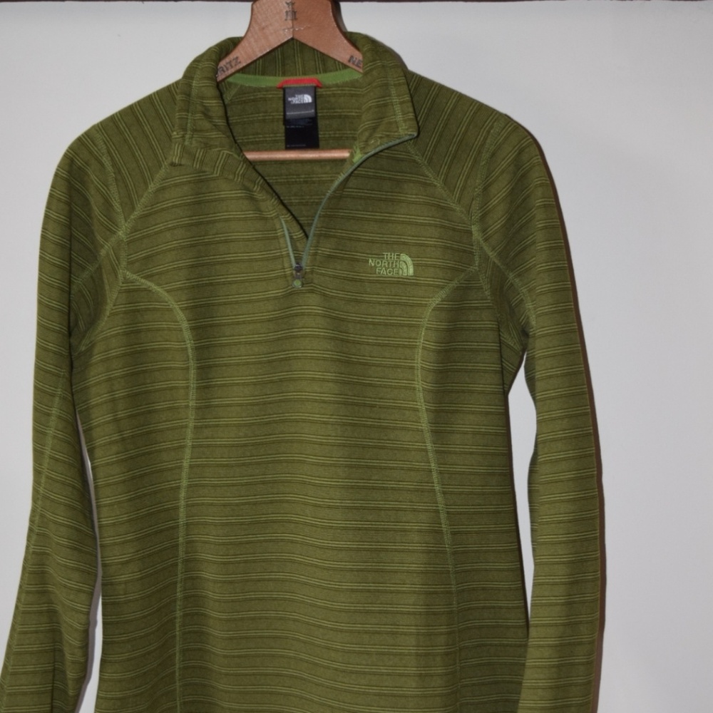The North Face 1/4 zip pull over.